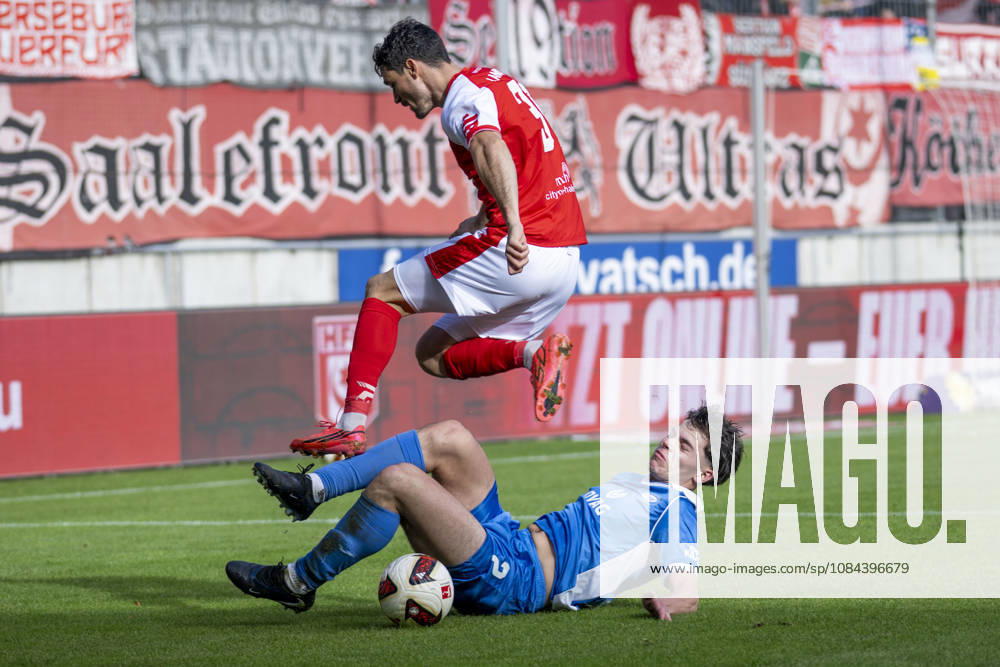 Regionalliga Nordost -Saison 26 27 Hallescher FC vs.RSV Eintracht 1949 e.V. Halle, Deutschland 11.Oktober 2026: Im Bild:v.li.Niklas Landgraf (Halle) und Kajetan Herrmann (RSV) Halle Saale Leuna Chemie Stadion Sachsen-Anhalt Deutschland