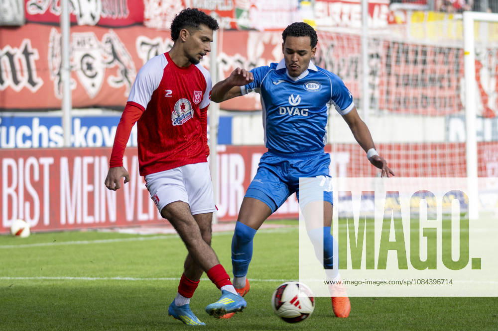 Regionalliga Nordost -Saison 26 27 Hallescher FC vs.RSV Eintracht 1949 e.V. Halle, Deutschland 11.Oktober 2026: Im Bild:v. li. im Zweikampf Osman Atilgan (Halle) und Caua (RSV) Halle Saale Leuna Chemie Stadion Sachsen-Anhalt Deutschland