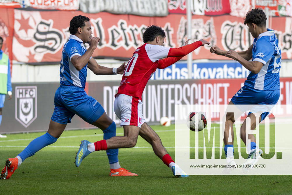 Regionalliga Nordost -Saison 26 27 Hallescher FC vs.RSV Eintracht 1949 e.V. Halle, Deutschland 11.Oktober 2026: Im Bild:v.li.Caua (RSV) Osman Atilgan (Halle) und Yassin Boulehris (RSV) Halle Saale Leuna Chemie Stadion Sachsen-Anhalt Deutschland
