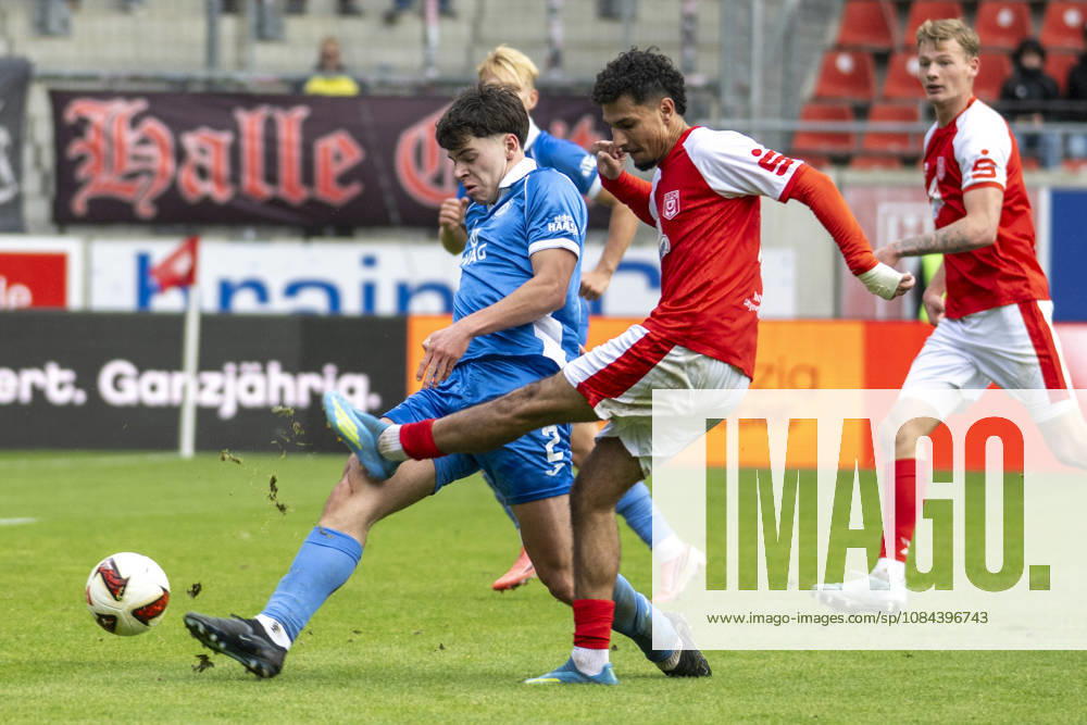 Regionalliga Nordost -Saison 26 27 Hallescher FC vs.RSV Eintracht 1949 e.V. Halle, Deutschland 11.Oktober 2026: Im Bild:v. li. im Zweikampf Kajetan Herrmann (RSV) und Osman Atilgan (Halle) Halle Saale Leuna Chemie Stadion Sachsen-Anhalt Deutschland