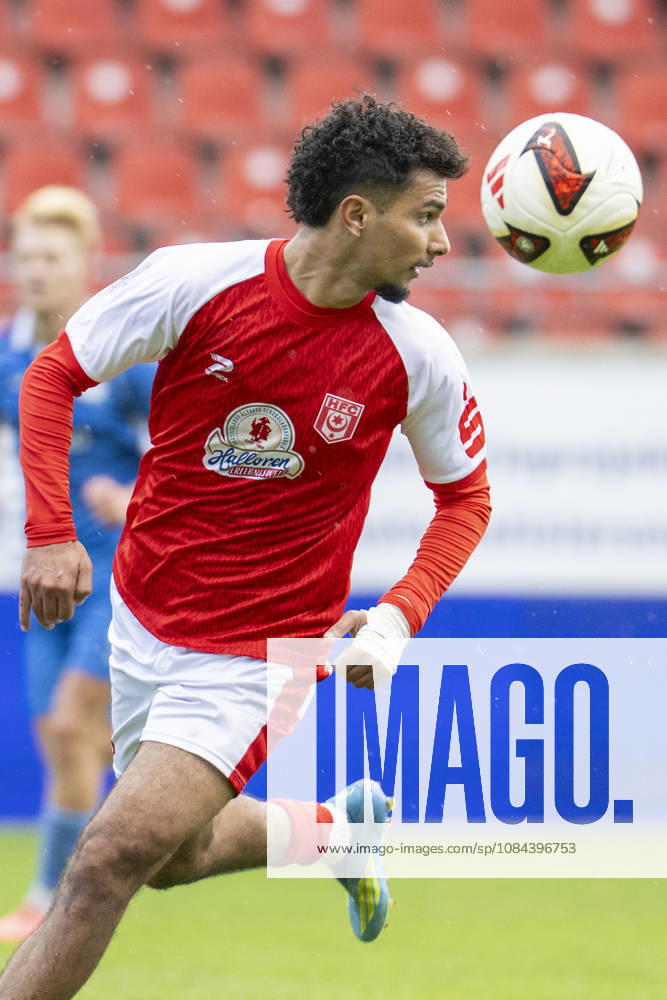 Regionalliga Nordost -Saison 26 27 Hallescher FC vs.RSV Eintracht 1949 e.V. Halle, Deutschland 11.Oktober 2026: Im Bild:Osman Atilgan (Halle) mit Ball, Halle Saale Leuna Chemie Stadion Sachsen-Anhalt Deutschland
