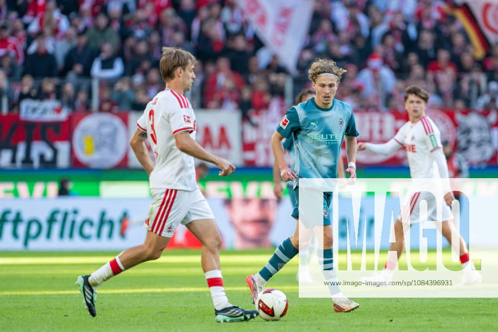 Julian Pauli (1.FC Koeln, 03) am Ball im Zweikampf mit Hugo Bolin (Borussia Moenchengladbach, 38) 1.FC Köln vs. Borussia Moenchengladbach, Fussball, Bundesliga, 5.Spieltag, Saison 2026 27, 12.10.2026, DFL REGULATIONS PROHIBIT ANY USE OF PHOTOGRAPHS AS IMAGE SEQUENCES AND OR QUASI-VIDEO, 1.FC Köln vs. Borussia Moenchengladbach, Fussball, Bundesliga, 5.Spieltag, Saison 2026 27, 12.10.2026 Köln