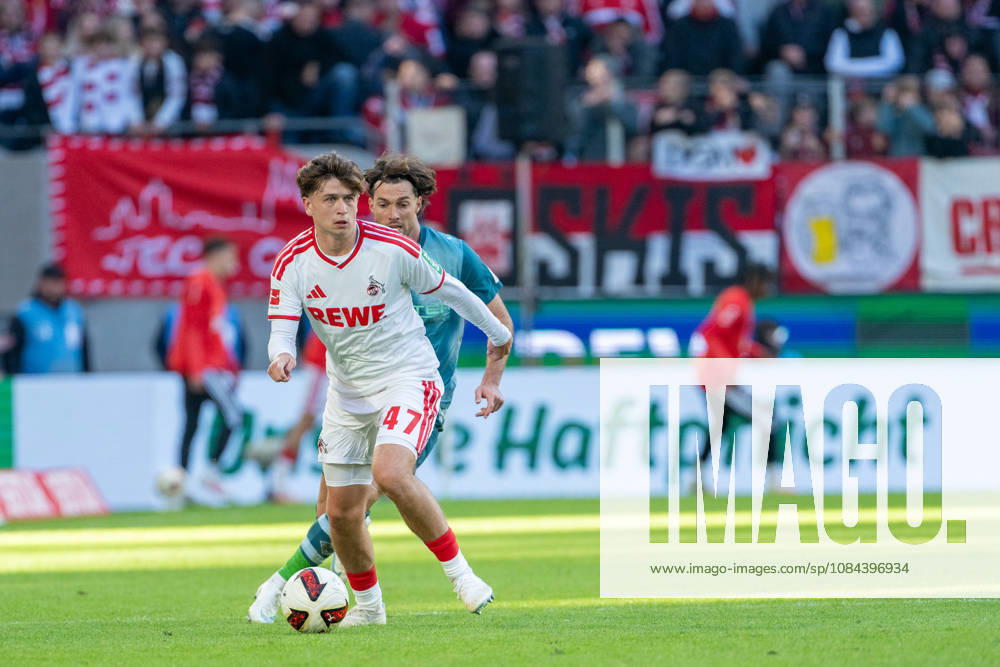 Mikey Moore (1.FC Koeln, 47) am Ball im Zweikampf mit Philipp Sander (Borussia Moenchengladbach, 16) 1.FC Köln vs. Borussia Moenchengladbach, Fussball, Bundesliga, 5.Spieltag, Saison 2026 27, 12.10.2026, DFL REGULATIONS PROHIBIT ANY USE OF PHOTOGRAPHS AS IMAGE SEQUENCES AND OR QUASI-VIDEO, 1.FC Köln vs. Borussia Moenchengladbach, Fussball, Bundesliga, 5.Spieltag, Saison 2026 27, 12.10.2026 Köln
