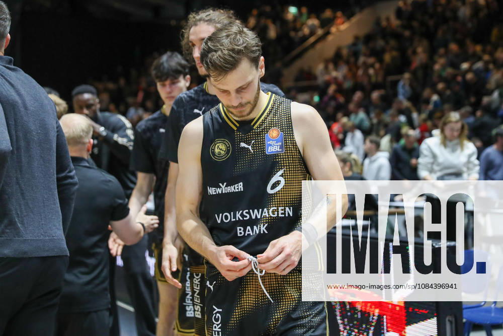 Basketball - easyCredit BBL, Basketball Loewen Braunschweig - MHP RIESEN Ludwigsburg, v.l. Ferdinand Zylka (Braunschweig, 6) enttaeuscht, schaut enttaeuscht, niedergeschlagen, disappointed Braunschweig
