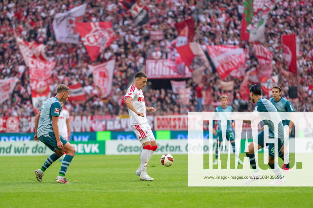 Jan Leszczynski (Borussia Moenchengladbach, 05) attackiert Said El Mala (1.FC Koeln, 10) der den Ball spiel, Kevin Diks (Borussia Moenchengladbach, 04) 1.FC Köln vs. Borussia Moenchengladbach, Fussball, Bundesliga, 5.Spieltag, Saison 2026 27, 12.10.2026, DFL REGULATIONS PROHIBIT ANY USE OF PHOTOGRAPHS AS IMAGE SEQUENCES AND OR QUASI-VIDEO, 1.FC Köln vs. Borussia Moenchengladbach, Fussball, Bundesliga, 5.Spieltag, Saison 2026 27, 12.10.2026 Köln