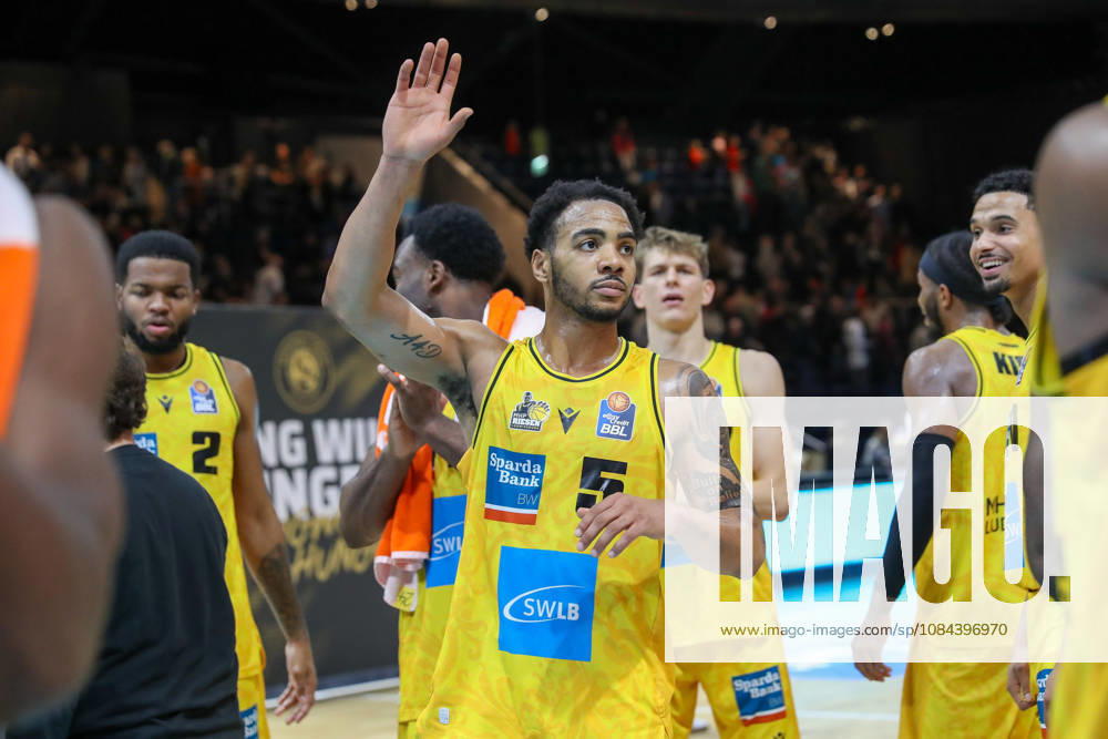 Basketball - easyCredit BBL, Basketball Loewen Braunschweig - MHP RIESEN Ludwigsburg, v.l. Ishmael Leggett (Ludwigsburg, 5) Jubel ueber den Sieg, Jubel nach Spielende Braunschweig