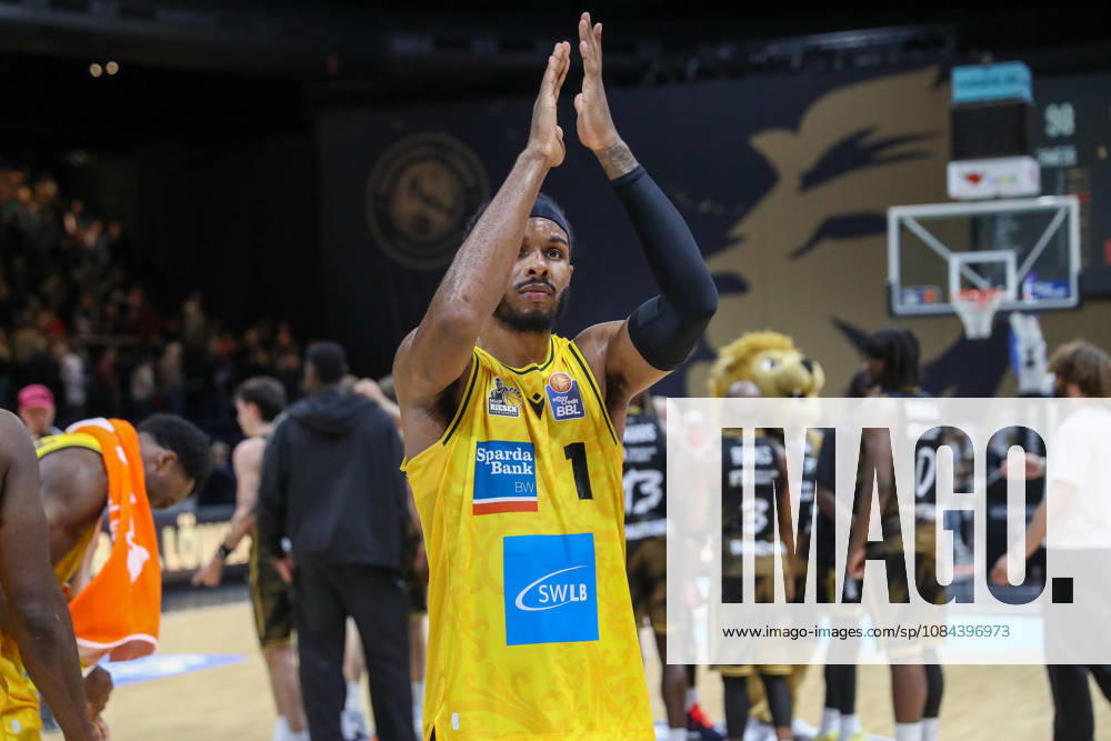 Basketball - easyCredit BBL, Basketball Loewen Braunschweig - MHP RIESEN Ludwigsburg, v.l. Justin Kier (Ludwigsburg, 1) Jubel ueber den Sieg, Jubel nach Spielende Braunschweig