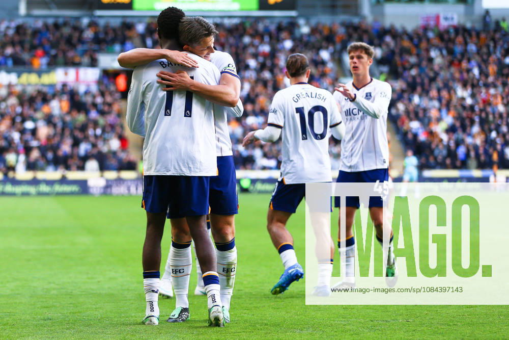 KINGSTON UPON HULL, ENGLAND, OCTOBER 11: Thierno Barry (L) celebrates scoring his teams second goal with James Tarkowski (R) of Everton FC during a Premier League 2026-27 match between Hull City and Everton FC at the MKM Stadium on October 11, 2026 in Kingston Upon Hull, England. (Photo by Zach Forster Sports Press Photo)