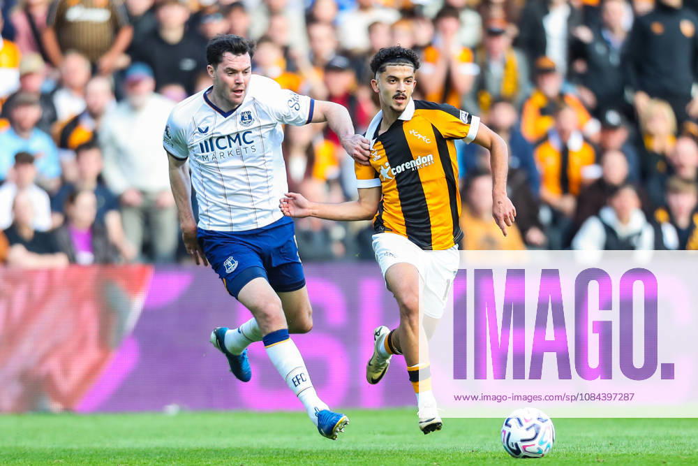 Hull City v Everton, Premier League Mohamed Belloumi Of Hull City battles with Michael Keane Of Everton during the Hull City v Everton Premier League match at the MKM Stadium, Hull, England on 11 October 2026 Credit: Lee Keuneke Every Second Media Editorial use only. All images are copyright Every Second Media Limited. No images may be reproduced without prior permission. All rights reserved. Premier League and Football League images are subject to licensing agreements with Football DataCo Limited. see https: www.football-dataco.com