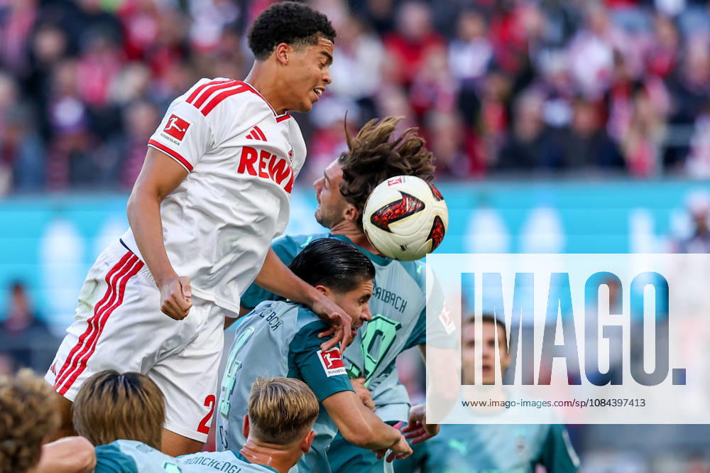 2026.10.11, Fußball, Bundesliga, 1. FC Köln - Borussia Mönchengladbach, RheinEnergieSTADION, 5.Spieltag, Saison 2026 2027: Jahmai Simpson-Pusey (1. FC Koeln 22) beim Zweikampf in der Luft im getuemmel gegen Nicolas Kuehn (Borussia Moenchengladbach 19) und Kevin Diks (Borussia Moenchengladbach 4) DFB regulations prohibit any use of photographs as image sequences and or quasi-video. Photo: WilkowskixPressefotoKochx Nordrhein-Westfalen Deutschland