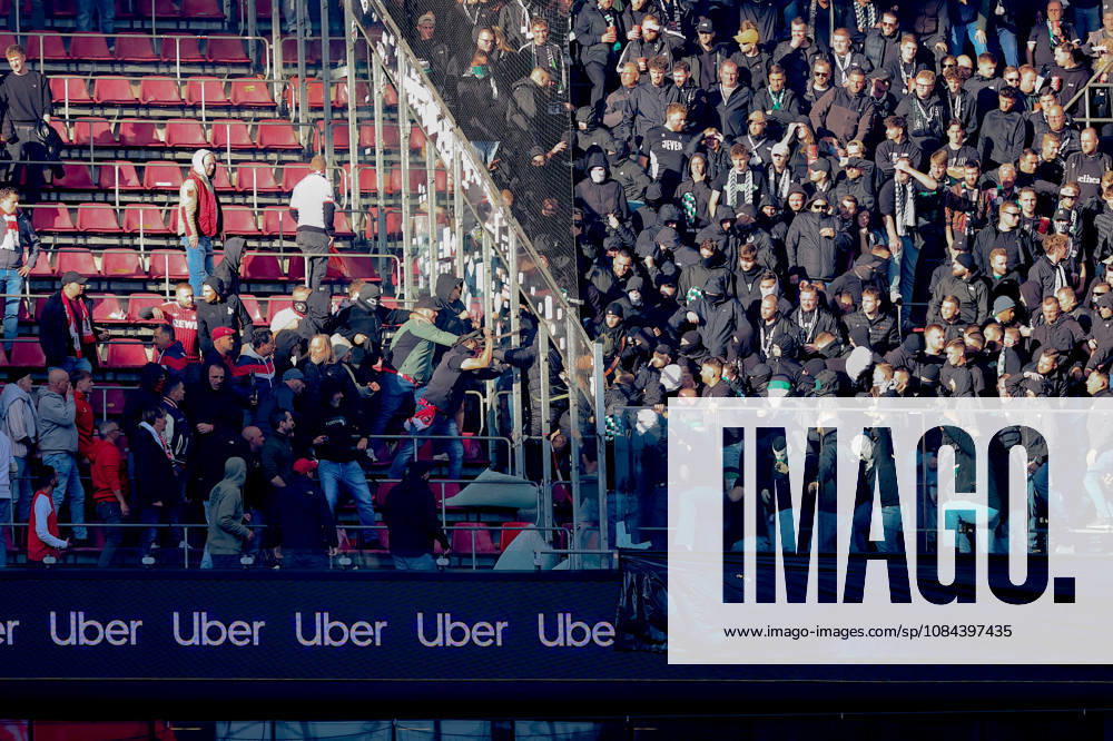 2026.10.11, Fußball, Bundesliga, 1. FC Köln - Borussia Mönchengladbach, RheinEnergieSTADION, 5.Spieltag, Saison 2026 2027: Schlaegerei im Oberrang zwischen Koelner und Gladbacher Anhaengern DFB regulations prohibit any use of photographs as image sequences and or quasi-video. Photo: WilkowskixPressefotoKochx Nordrhein-Westfalen Deutschland