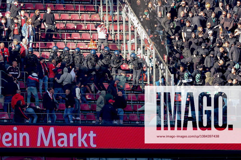 2026.10.11, Fußball, Bundesliga, 1. FC Köln - Borussia Mönchengladbach, RheinEnergieSTADION, 5.Spieltag, Saison 2026 2027: Schlaegerei im Oberrang zwischen Koelner und Gladbacher Anhaengern wird von der Polizei aufgeloest DFB regulations prohibit any use of photographs as image sequences and or quasi-video. Photo: WilkowskixPressefotoKochx Nordrhein-Westfalen Deutschland