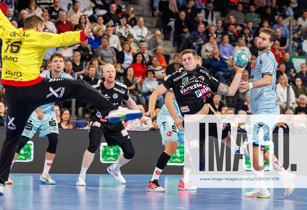 Handball - 1. Bundesliga OPEL HBL - Saison 2026 2027 - 08. Spieltag: HC Erlangen Metropolregion Nürnberg HCE - MT Melsungen - DaMa - - Nebojsa Simic (16, MT Melsungen ) Viggo Kristjansson (73, HC Erlangen HCE ) Olle Forsell Schefvert (25, MT Melsungen )