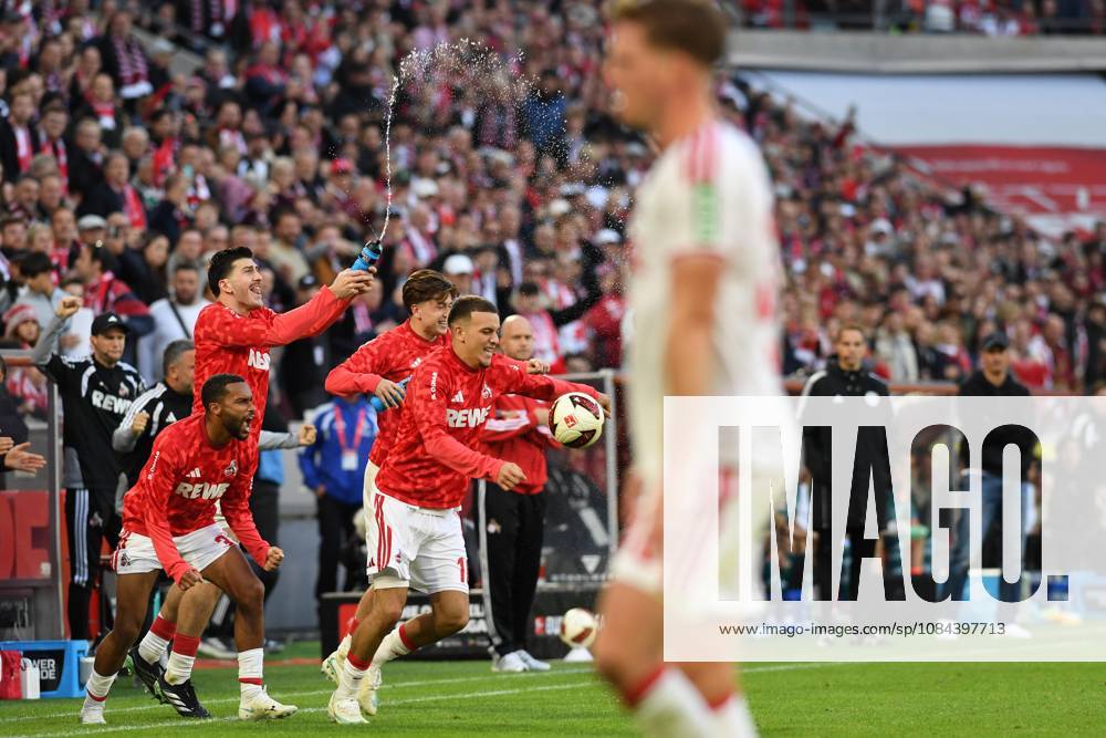 Linton Maina (1. FC Koeln), Luka Lochoshvili (1. FC Koeln), Mikey Moore (1. FC Koeln) und Said El Mala (1. FC Koeln) Jubel, jubeln beim Schlusspfiff waehrend des Spiels der 1. Bundesliga zwischen 1. FC Koeln und Borussia Moenchengladbach, RheinEnergieStadion am 11. October 2026 in Koeln, Deutschland. (Foto von Ralf Treese DeFodi Images) +++ Linton Maina (1. FC Koeln), Luka Lochoshvili (1. FC Koeln), Mikey Moore (1. FC Koeln) und Said El Mala (1. FC Koeln) celebrates, celebrating during the Bundesliga match between 1. FC Koeln and Borussia Moenchengladbach at RheinEnergieStadion on October 11, 2026 in Cologne, Germany. (Photo by Ralf Treese DeFodi Images) DFB DFL REGULATIONS PROHIBIT ANY USE OF PHOTOGRAPHS AS IMAGE SEQUENCES AND OR QUASI-VIDEO. (Photo by Ralf Treese DeFodi Images) -