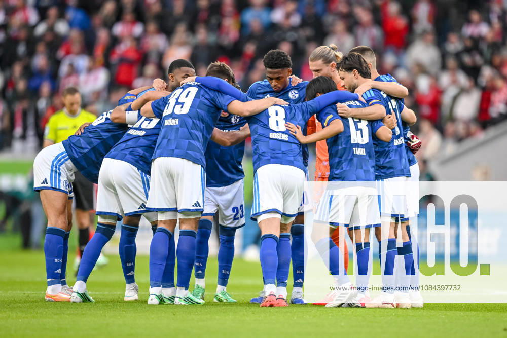 Teamkreis FC Schalke waehrend des spiels der 1. Bundesliga zwischen Club Freiburg und FC Schalke 04, Europa-Park Stadion am 11. October 2026 in Freiburg im Breisgau, Deutschland. (Foto von Harry Langer DeFodi Images) +++ Team Circle FC Schalke during the Bundesliga match between Sport-Club Freiburg and FC Schalke 04 at Europa-Park Stadion on October 11, 2026 in Freiburg im Breisgau, Germany. (Photo by Harry Langer DeFodi Images) DFB DFL REGULATIONS PROHIBIT ANY USE OF PHOTOGRAPHS AS IMAGE SEQUENCES AND OR QUASI-VIDEO. (Photo by Harry Langer DeFodi Images) DFB DFL REGULATIONS PROHIBIT ANY USE OF PHOTOGRAPHS AS IMAGE SEQUENCES AND OR QUASI-VIDEO. -