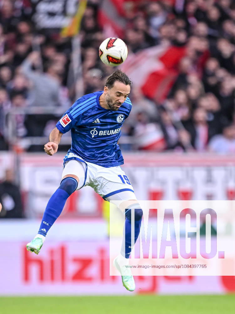 Kenan Karaman (FC Schalke 04) in Aktion, am Ball, Einzelaktion waehrend des spiels der 1. Bundesliga zwischen Club Freiburg und FC Schalke 04, Europa-Park Stadion am 11. October 2026 in Freiburg im Breisgau, Deutschland. (Foto von Harry Langer DeFodi Images) +++ Kenan Karaman (FC Schalke 04) controls the Ball during the Bundesliga match between Sport-Club Freiburg and FC Schalke 04 at Europa-Park Stadion on October 11, 2026 in Freiburg im Breisgau, Germany. (Photo by Harry Langer DeFodi Images) DFB DFL REGULATIONS PROHIBIT ANY USE OF PHOTOGRAPHS AS IMAGE SEQUENCES AND OR QUASI-VIDEO. (Photo by Harry Langer DeFodi Images) DFB DFL REGULATIONS PROHIBIT ANY USE OF PHOTOGRAPHS AS IMAGE SEQUENCES AND OR QUASI-VIDEO. -