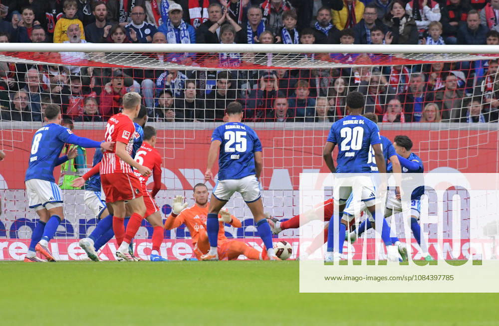 Fussball 1.Bundesliga, SC Freiburg - FC Schalke 04 v.l. Maximilian Eggestein (SC Freiburg), Goal scored, Tor zum 1:0 Freiburg