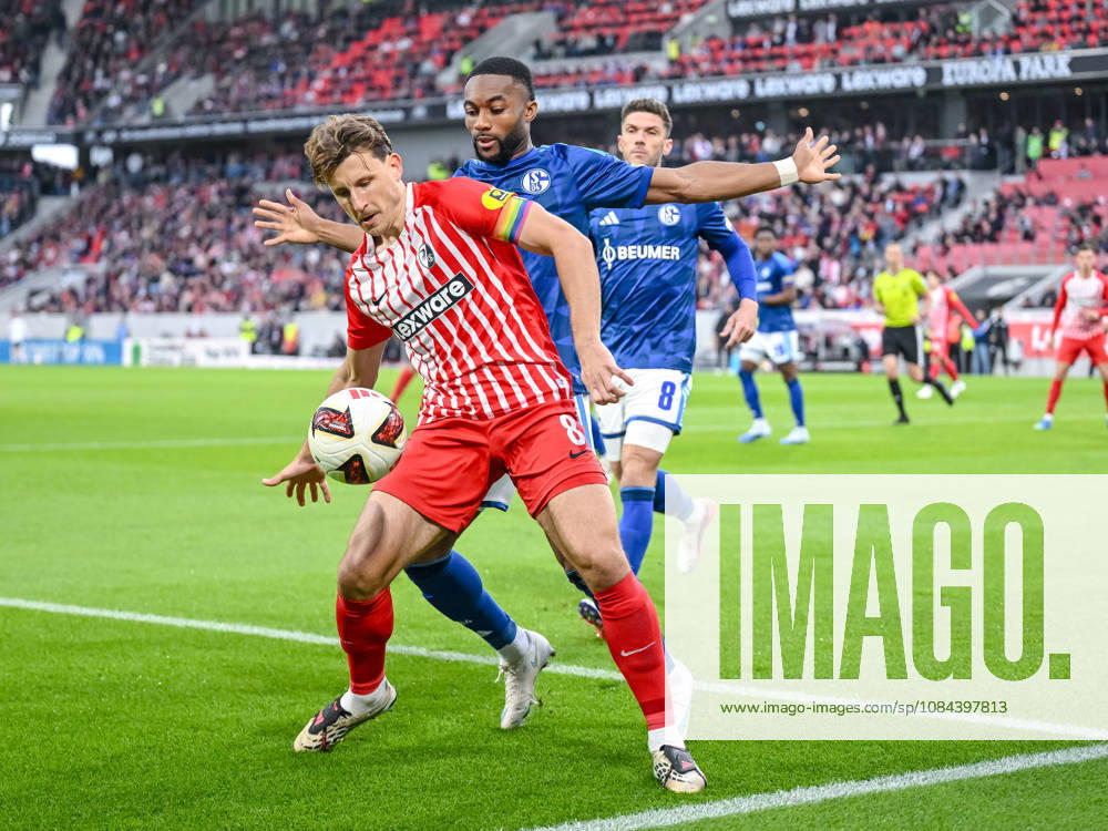 Maximilian Eggestein (SC Freiburg) und Moussa Sylla (FC Schalke 04) im Zweikampf waehrend des spiels der 1. Bundesliga zwischen Club Freiburg und FC Schalke 04, Europa-Park Stadion am 11. October 2026 in Freiburg im Breisgau, Deutschland. (Foto von Harry Langer DeFodi Images) +++ Maximilian Eggestein (SC Freiburg) und Moussa Sylla (FC Schalke 04) battle for the ball during the Bundesliga match between Sport-Club Freiburg and FC Schalke 04 at Europa-Park Stadion on October 11, 2026 in Freiburg im Breisgau, Germany. (Photo by Harry Langer DeFodi Images) DFB DFL REGULATIONS PROHIBIT ANY USE OF PHOTOGRAPHS AS IMAGE SEQUENCES AND OR QUASI-VIDEO. (Photo by Harry Langer DeFodi Images) DFB DFL REGULATIONS PROHIBIT ANY USE OF PHOTOGRAPHS AS IMAGE SEQUENCES AND OR QUASI-VIDEO. -
