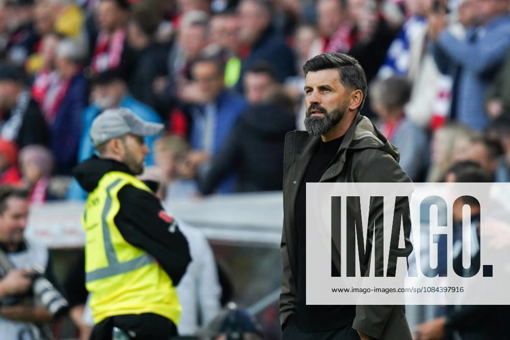 1. Bundesliga: SC Freiburg vs FC Schalke 04, 11.10.2026 Miron Muslic (FC Schalke 04, Trainer) 1. Bundesliga: SC Freiburg vs FC Schalke 04, Europa-Park-Stadion, 11.10.2026 DFB DFL REGULATIONS PROHIBIT ANY USE OF PHOTOGRAPHS AS IMAGE SEQUENCES AND OR QUASI-VIDEO.