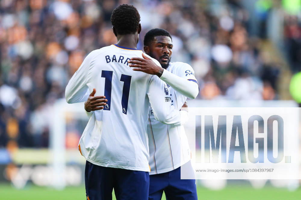 KINGSTON UPON HULL, ENGLAND, OCTOBER 11: Thierno Barry (L) celebrates scoring his teams second goal with Ainsley Maitland-Niles (R) of Everton FC during a Premier League 2026-27 match between Hull City and Everton FC at the MKM Stadium on October 11, 2026 in Kingston Upon Hull, England. (Photo by Zach Forster Sports Press Photo)