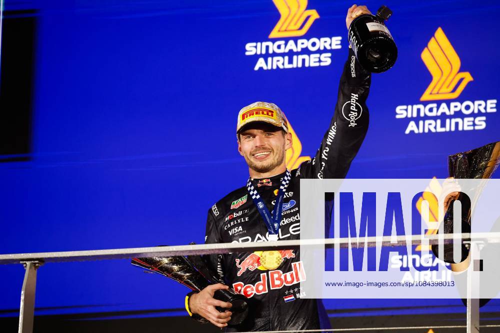 VERSTAPPEN Max (nld), Red Bull Racing Ford RB22, portrait Singapore 2026 Singapore 2026 81 PIASTRI Oscar (aus), McLaren F1 Team MCL40, action 01 NORRIS Lando (gbr), McLaren F1 Team MCL40, action Singapore 2026 Singapore