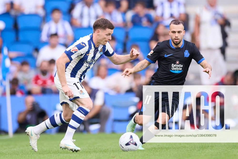 Sergio Gomez of Real Sociedad competes for the ball with David Mella of RC Deportivo de A Coruna during the LaLiga EA Sports match between Real Sociedad and RC Deportivo de A Coruna at Anoeta on October 11, 2026, in San Sebastian, Spain. San Sebastian Spain - ZUMAa181 20261011_zaa_a181_124