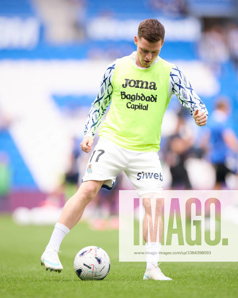 Sergio Gomez of Real Sociedad warms up prior to the LaLiga EA Sports match between Real Sociedad and RC Deportivo de A Coruna at Anoeta on October 11, 2026, in San Sebastian, Spain. San Sebastian Spain - ZUMAa181 20261011_zaa_a181_126