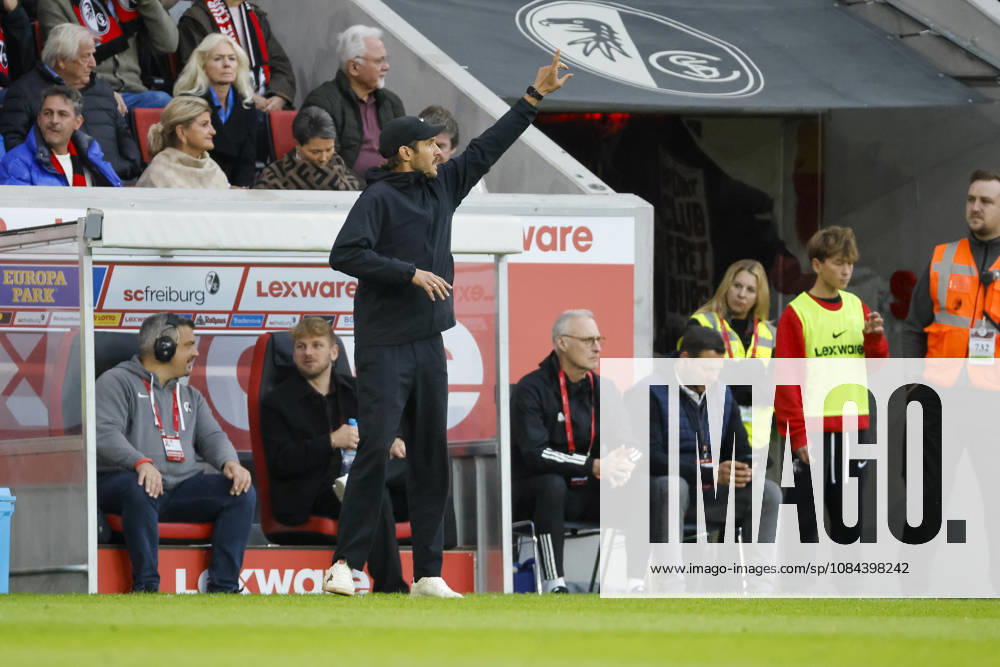 Julian Schuster (SC Freiburg, Trainer), Mimik, Gesichtsausdruck, Emotion , Deutschland, Fussball, 1. Bundesliga, 5.Spieltag, 2026 2027, SC Freiburg vs. FC Schalke 04, 11.10.2026, Freiburg im Breisgau Europa-Park Stadion Deutschland