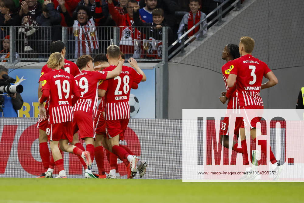 Torjubel SC Freiburg beim 1:0 durch Maximilian Eggestein (SC Freiburg, 08), Freude, Begeisterung, positive Emotionen, Torerfolg , Deutschland, Fussball, 1. Bundesliga, 5.Spieltag, 2026 2027, SC Freiburg vs. FC Schalke 04, 11.10.2026, Freiburg im Breisgau Europa-Park Stadion Deutschland