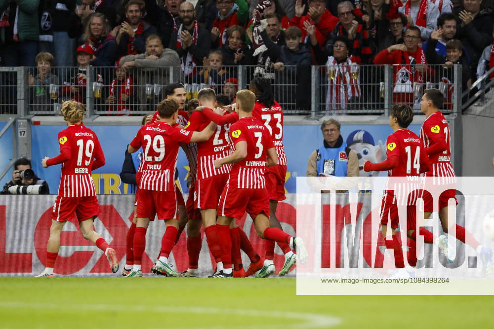 Torjubel SC Freiburg beim 1:0 durch Maximilian Eggestein (SC Freiburg, 08), Freude, Begeisterung, positive Emotionen, Torerfolg , Deutschland, Fussball, 1. Bundesliga, 5.Spieltag, 2026 2027, SC Freiburg vs. FC Schalke 04, 11.10.2026, Freiburg im Breisgau Europa-Park Stadion Deutschland