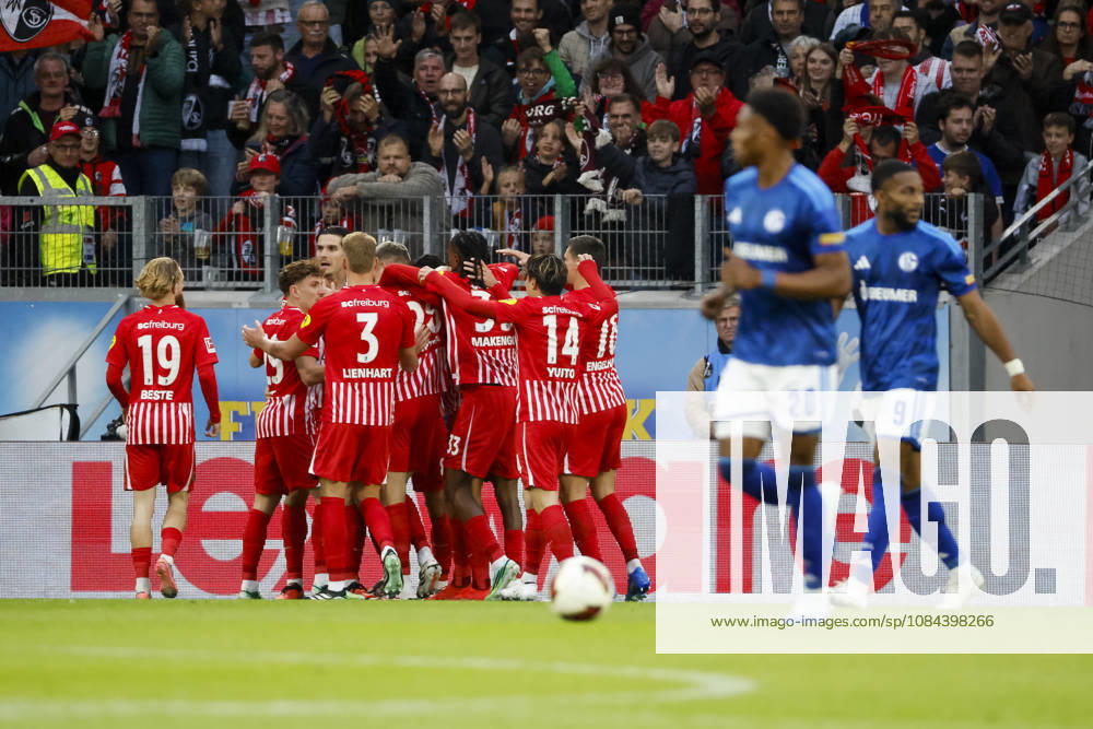 Torjubel SC Freiburg beim 1:0 durch Maximilian Eggestein (SC Freiburg, 08), Freude, Begeisterung, positive Emotionen, Torerfolg , Deutschland, Fussball, 1. Bundesliga, 5.Spieltag, 2026 2027, SC Freiburg vs. FC Schalke 04, 11.10.2026, Freiburg im Breisgau Europa-Park Stadion Deutschland