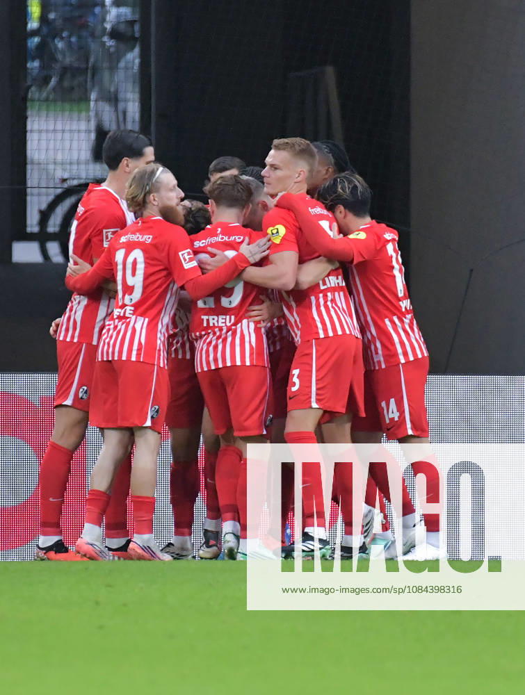 Fussball 1.Bundesliga, SC Freiburg - FC Schalke 04 v.l. Maximilian Eggestein (SC Freiburg), Goal scored, Tor zum 1:0, celebrate the goal, Torjubel , Jubel, jubeln, jubelt, Freiburg