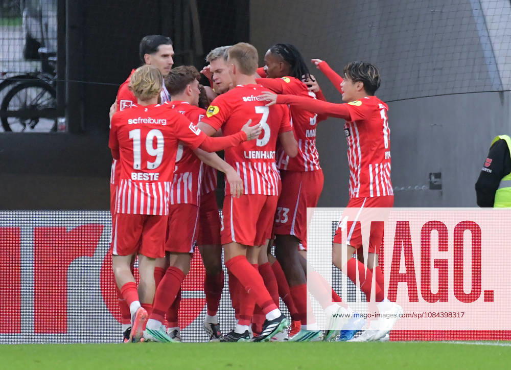 Fussball 1.Bundesliga, SC Freiburg - FC Schalke 04 v.l. Maximilian Eggestein (SC Freiburg), Goal scored, Tor zum 1:0, celebrate the goal, Torjubel , Jubel, jubeln, jubelt, Freiburg