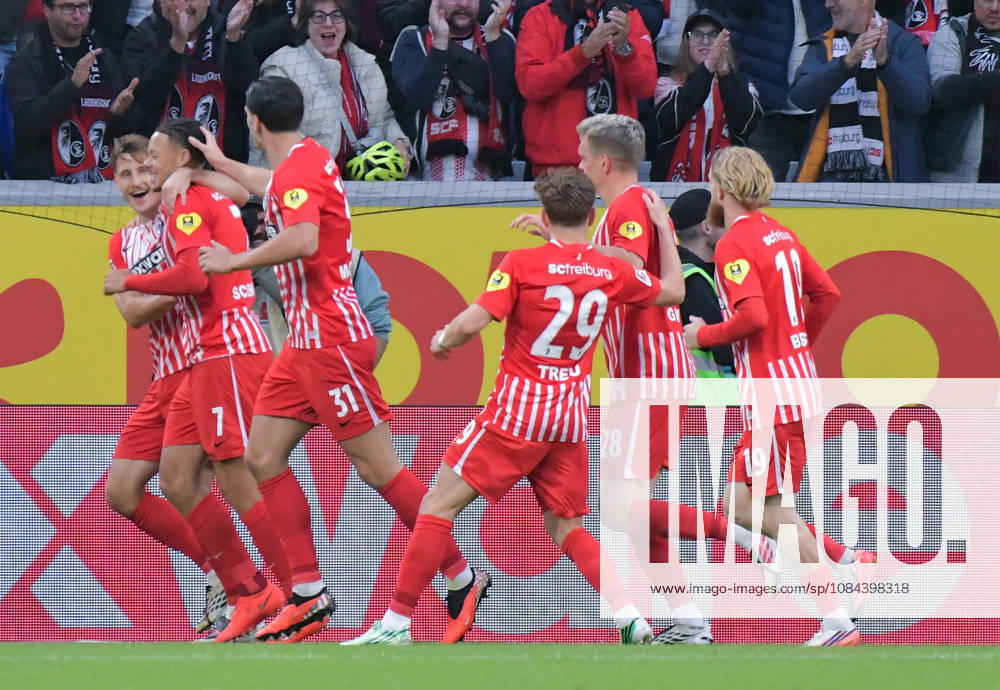 Fussball 1.Bundesliga, SC Freiburg - FC Schalke 04 v.l. Maximilian Eggestein (SC Freiburg), Goal scored, Tor zum 1:0, celebrate the goal, Torjubel , Jubel, jubeln, jubelt, Freiburg