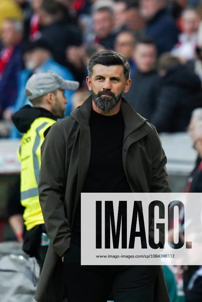 1. Bundesliga: SC Freiburg vs FC Schalke 04, 11.10.2026 Miron Muslic (FC Schalke 04, Trainer) 1. Bundesliga: SC Freiburg vs FC Schalke 04, Europa-Park-Stadion, 11.10.2026 DFB DFL REGULATIONS PROHIBIT ANY USE OF PHOTOGRAPHS AS IMAGE SEQUENCES AND OR QUASI-VIDEO.