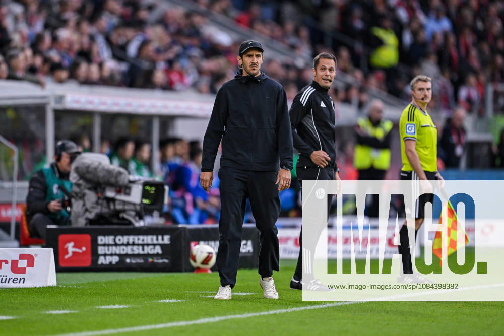 Fussball, Saison 2026 2027, Bundesliga, SC Freiburg - FC Schalke 04, Trainer Julian Schuster (SC Freiburg) xRHR-FOTO YYx