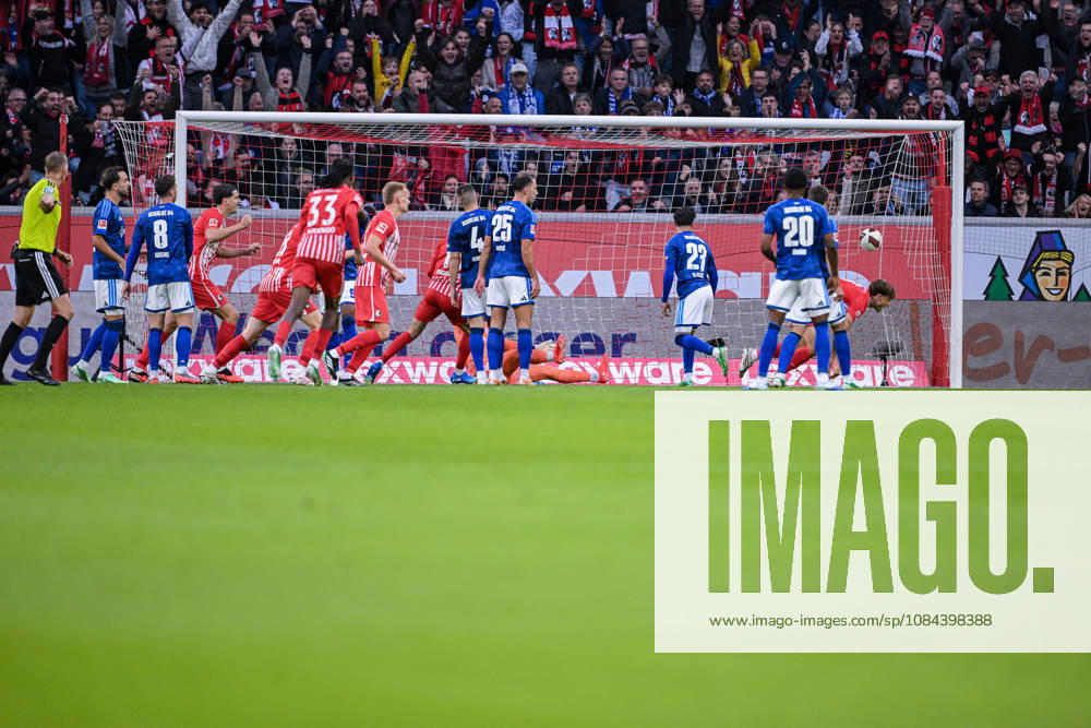 Fussball, Saison 2026 2027, Bundesliga, SC Freiburg - FC Schalke 04, Maximilian Eggestein (SC Freiburg) erzielt das Tor zum 1:0, xRHR-FOTO YYx