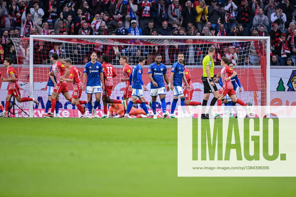 Fussball, Saison 2026 2027, Bundesliga, SC Freiburg - FC Schalke 04, Maximilian Eggestein (SC Freiburg) freut sich über das Tor zum 1:0, xRHR-FOTO YYx