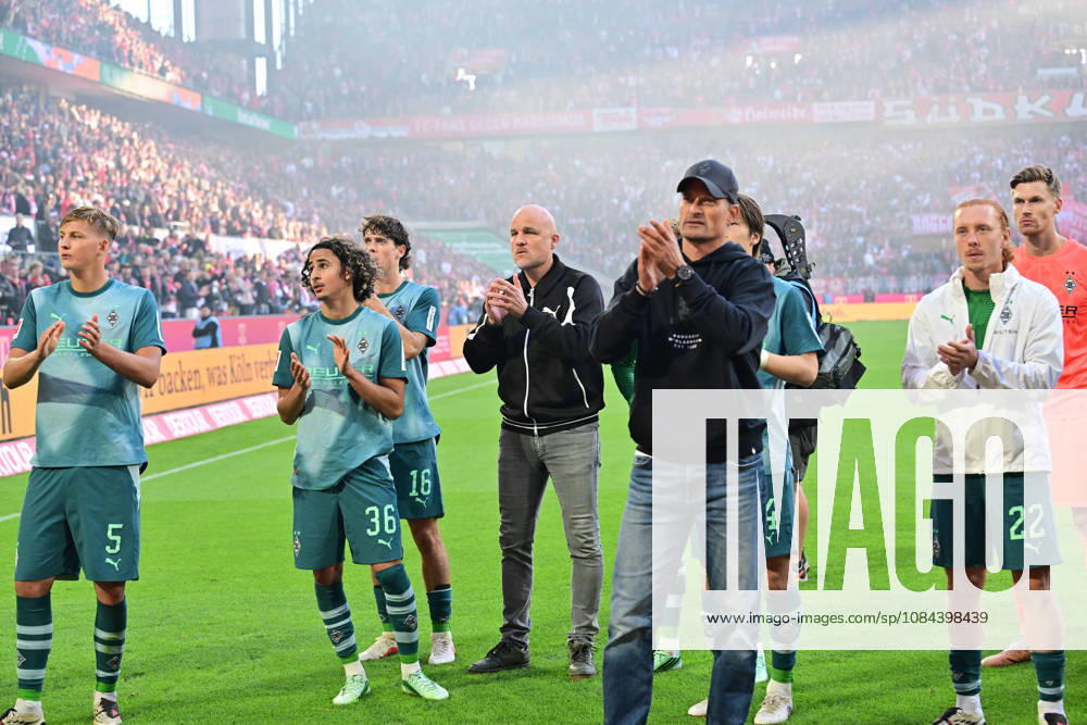 Koeln; Fussball, Herren, Saison 2026 2027, 1. FC Koeln vs. Borussia Moenchengladbach Riesenenttaeuschung Enttaeuschung nach Spielende bei den Gladbachern in der Fankurve. Vorne rechts Alexander Blessin (Trainer Gladbach); hinten links Rouven Schroeder (Head of Sports, Gladbach) DFL regulations prohibit any use of photographs as image sequences and or quasi-video. Rhein-Energie-Stadion Nordrhein-Westfalen Deutschland