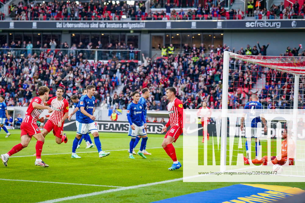 Deutschland: Fußball Bundesliga 2026 - 2027, 5. Spieltag - SC Freiburg - FC Schalke 04 - Europa-Park-Stadion (Freiburg): Tor und Torjubel zum 1:0 durch Maximilian Eggestein (SC Freiburg, 8) Freude, Emotionen, Jubel