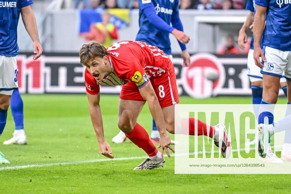 Maximilian Eggestein (SC Freiburg) Torjubel, jubelt nach seinem treffer zum 1:0 waehrend des spiels der 1. Bundesliga zwischen Club Freiburg und FC Schalke 04, Europa-Park Stadion am 11. October 2026 in Freiburg im Breisgau, Deutschland. (Foto von Harry Langer DeFodi Images) +++ Maximilian Eggestein (SC Freiburg) celebrates after scoring his team s first goal during the Bundesliga match between Sport-Club Freiburg and FC Schalke 04 at Europa-Park Stadion on October 11, 2026 in Freiburg im Breisgau, Germany. (Photo by Harry Langer DeFodi Images) DFB DFL REGULATIONS PROHIBIT ANY USE OF PHOTOGRAPHS AS IMAGE SEQUENCES AND OR QUASI-VIDEO. (Photo by Harry Langer DeFodi Images) DFB DFL REGULATIONS PROHIBIT ANY USE OF PHOTOGRAPHS AS IMAGE SEQUENCES AND OR QUASI-VIDEO. -