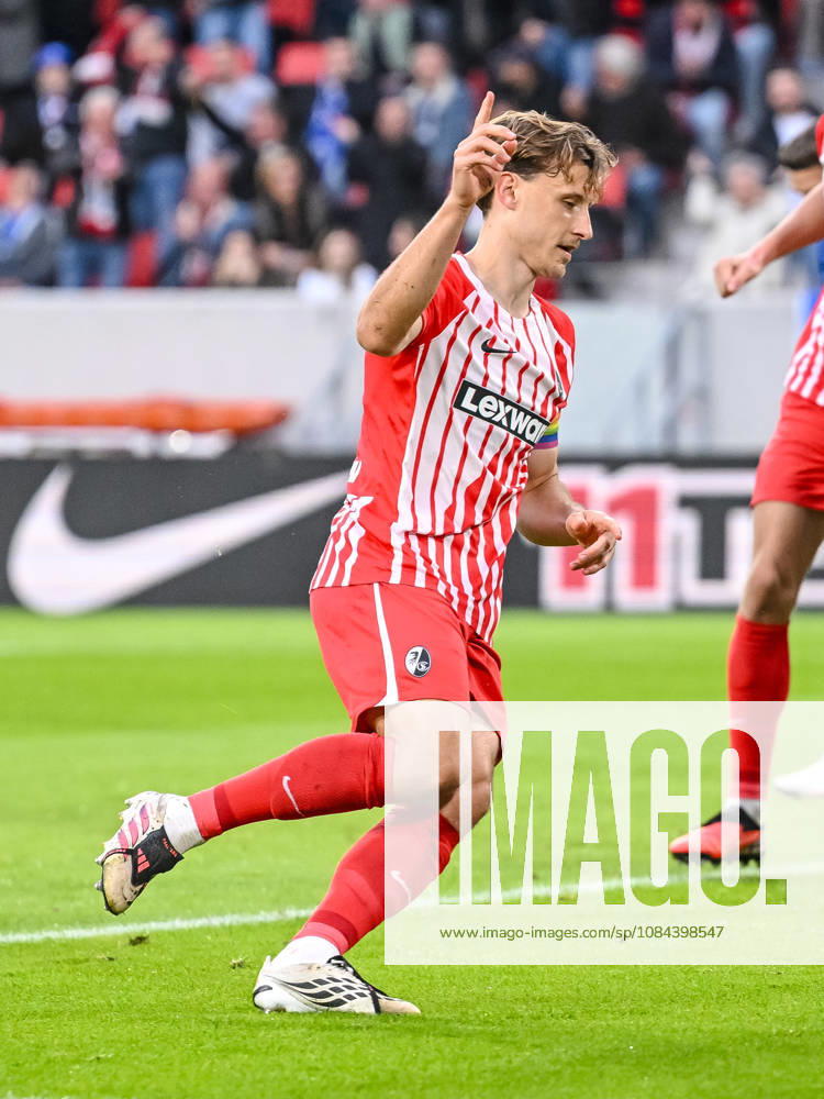 Maximilian Eggestein (SC Freiburg) Torjubel, jubelt nach seinem treffer zum 1:0 waehrend des spiels der 1. Bundesliga zwischen Club Freiburg und FC Schalke 04, Europa-Park Stadion am 11. October 2026 in Freiburg im Breisgau, Deutschland. (Foto von Harry Langer DeFodi Images) +++ Maximilian Eggestein (SC Freiburg) celebrates after scoring his team s first goal during the Bundesliga match between Sport-Club Freiburg and FC Schalke 04 at Europa-Park Stadion on October 11, 2026 in Freiburg im Breisgau, Germany. (Photo by Harry Langer DeFodi Images) DFB DFL REGULATIONS PROHIBIT ANY USE OF PHOTOGRAPHS AS IMAGE SEQUENCES AND OR QUASI-VIDEO. (Photo by Harry Langer DeFodi Images) DFB DFL REGULATIONS PROHIBIT ANY USE OF PHOTOGRAPHS AS IMAGE SEQUENCES AND OR QUASI-VIDEO. -