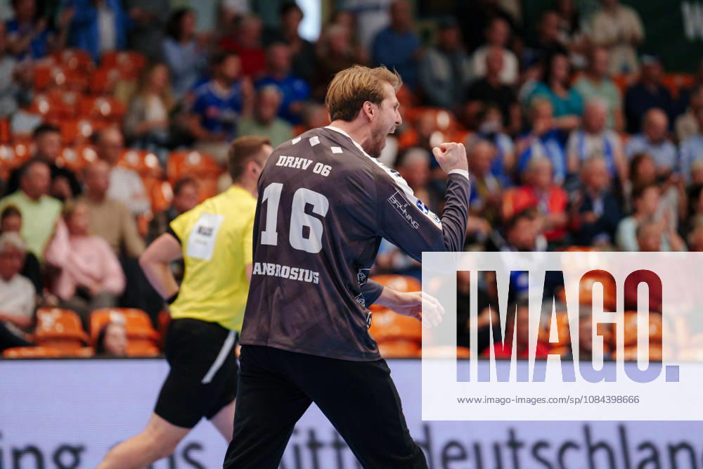 2. Handball-Bundesliga - 7. Spieltag: Dessau-Roßlauer HV 06 - VfL Lübeck-Schwartau Philip Ambrosius (Dessau-Roßlauer HV 06, 16) ballt die Faust am 11.10.2026 in der Anhalt-Arena, Dessau-Roßlau (Sachsen-Anhalt) Dessau-Roßlau Anhalt-Arena Sachsen-Anhalt Deutschland