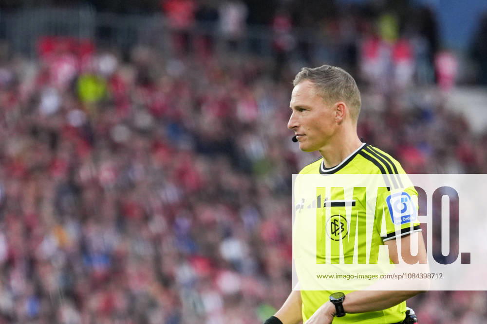 1. Bundesliga: SC Freiburg vs FC Schalke 04, 11.10.2026 Martin Petersen (Schiedsrichter) 1. Bundesliga: SC Freiburg vs FC Schalke 04, Europa-Park-Stadion, 11.10.2026 DFB DFL REGULATIONS PROHIBIT ANY USE OF PHOTOGRAPHS AS IMAGE SEQUENCES AND OR QUASI-VIDEO.