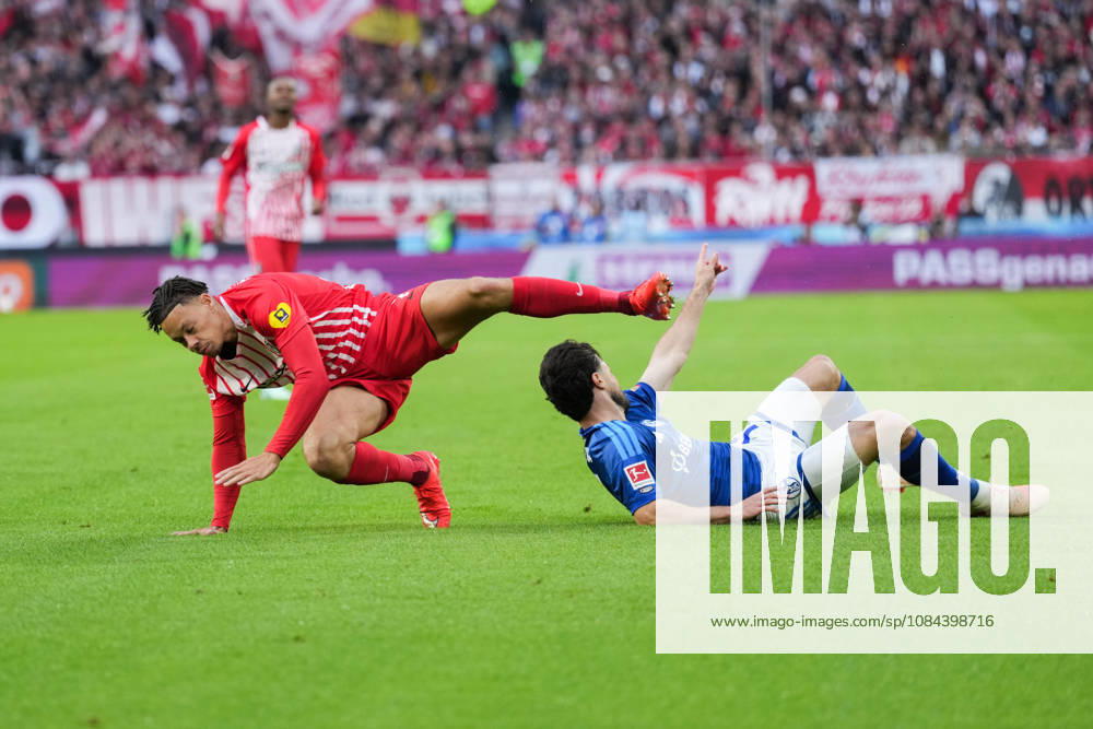1. Bundesliga: SC Freiburg vs FC Schalke 04, 11.10.2026 Zweikampf zwischen Adrian Gantenbein (FC Schalke 04, 17) und Derry Scherhant (SC Freiburg, 7) 1. Bundesliga: SC Freiburg vs FC Schalke 04, Europa-Park-Stadion, 11.10.2026 DFB DFL REGULATIONS PROHIBIT ANY USE OF PHOTOGRAPHS AS IMAGE SEQUENCES AND OR QUASI-VIDEO.
