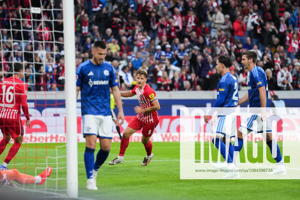 1. Bundesliga: SC Freiburg vs FC Schalke 04, 11.10.2026 Torjubel zum 1:0 durch Maximilian Eggestein (SC Freiburg, 8) 1. Bundesliga: SC Freiburg vs FC Schalke 04, Europa-Park-Stadion, 11.10.2026 DFB DFL REGULATIONS PROHIBIT ANY USE OF PHOTOGRAPHS AS IMAGE SEQUENCES AND OR QUASI-VIDEO.