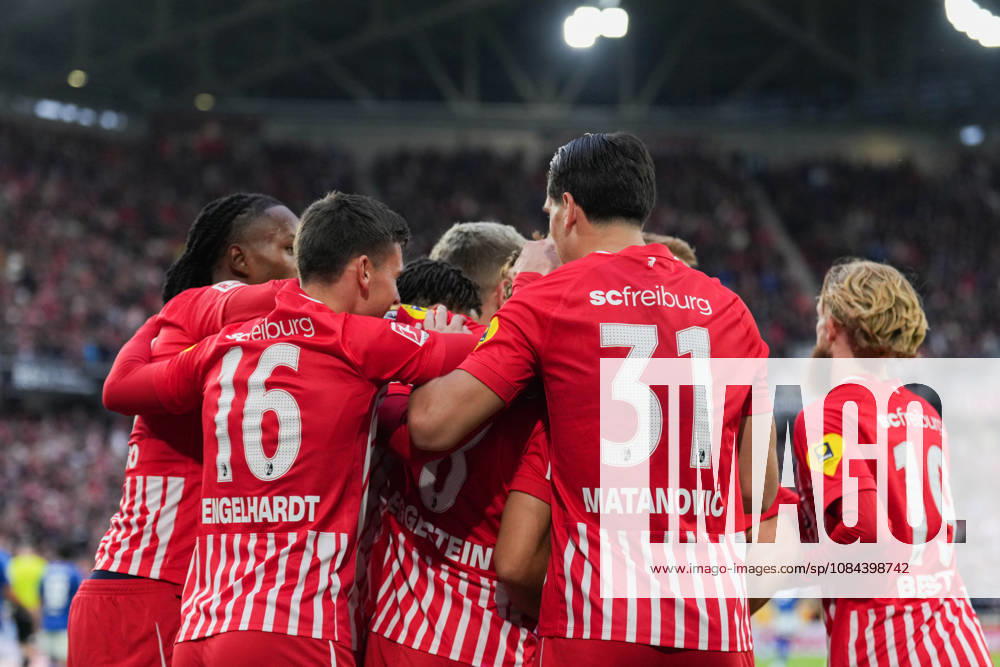 1. Bundesliga: SC Freiburg vs FC Schalke 04, 11.10.2026 Torjubel zum 1:0 durch Maximilian Eggestein (SC Freiburg, 8) 1. Bundesliga: SC Freiburg vs FC Schalke 04, Europa-Park-Stadion, 11.10.2026 DFB DFL REGULATIONS PROHIBIT ANY USE OF PHOTOGRAPHS AS IMAGE SEQUENCES AND OR QUASI-VIDEO.