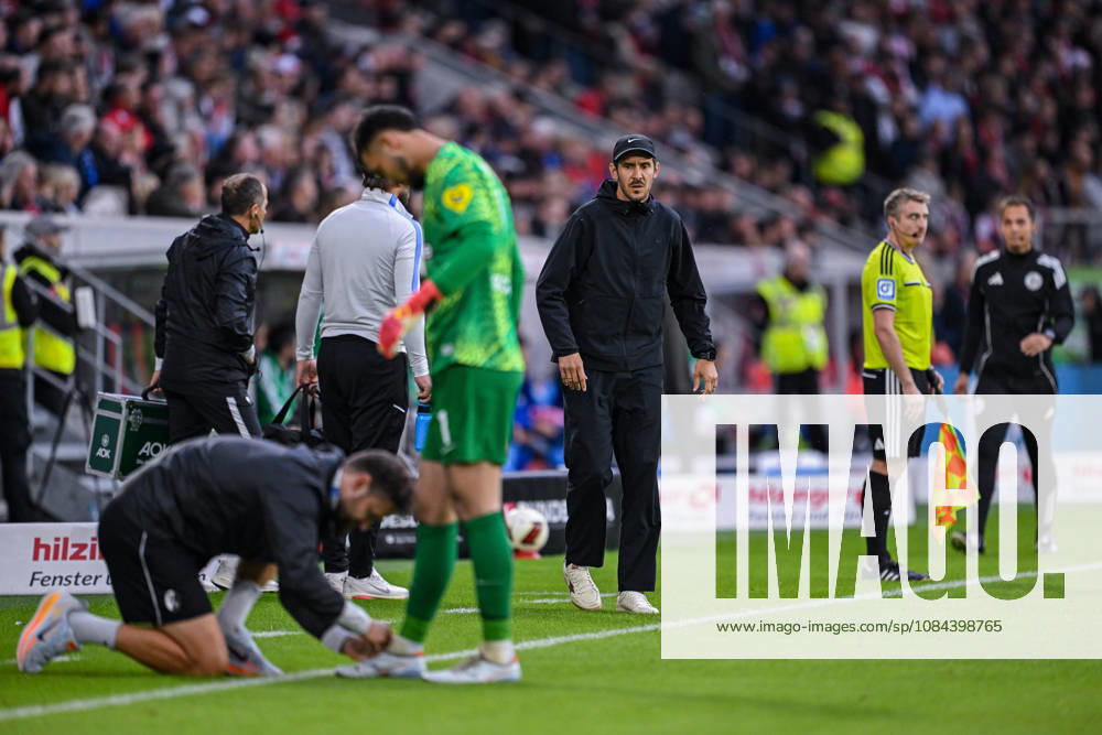 Fussball, Saison 2026 2027, Bundesliga, SC Freiburg - FC Schalke 04, Trainer Julian Schuster (SC Freiburg) xRHR-FOTO YYx