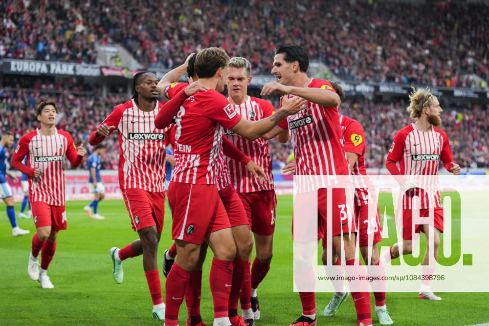 1. Bundesliga: SC Freiburg vs FC Schalke 04, 11.10.2026 Torjubel zum 1:0 durch Maximilian Eggestein (SC Freiburg, 8) 1. Bundesliga: SC Freiburg vs FC Schalke 04, Europa-Park-Stadion, 11.10.2026 DFB DFL REGULATIONS PROHIBIT ANY USE OF PHOTOGRAPHS AS IMAGE SEQUENCES AND OR QUASI-VIDEO.