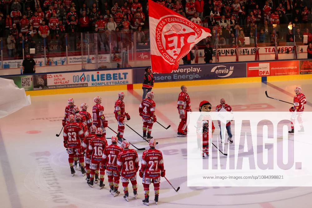Sahnpark Crimmitschau 11.10.2026 Saison 2026 27 Eishockey 2. Bundesliga Hauptrunde Spiel 8. Kunsteisstadion Sachsen Sachsenderby Derby Eispiraten Eispiraten - Bietigheim Steelers Einlauf der Eispiraten Crimmitschau Sachsen Germany